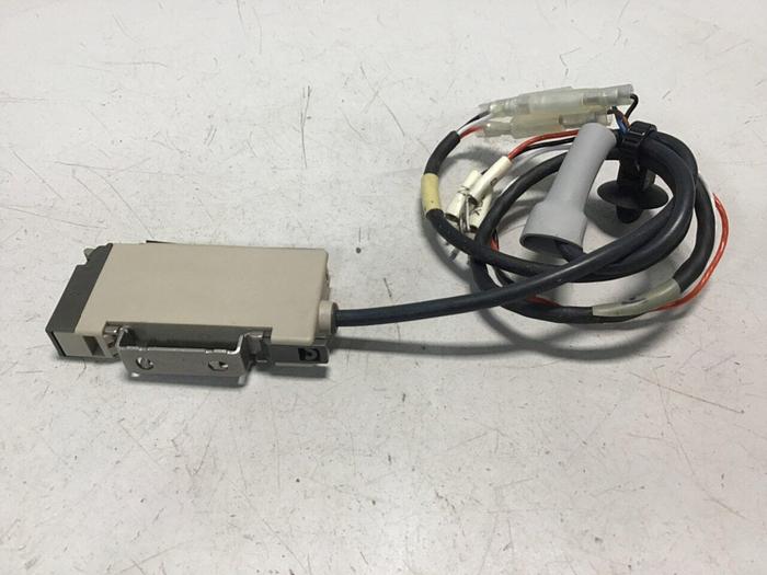 Used OMRON Photoelectric Sensor E3X-NT11 #128462
