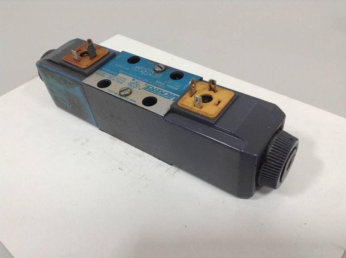 Used VICKERS Directional Valve DG4V-3-6C-M-U-HL7-60 Used