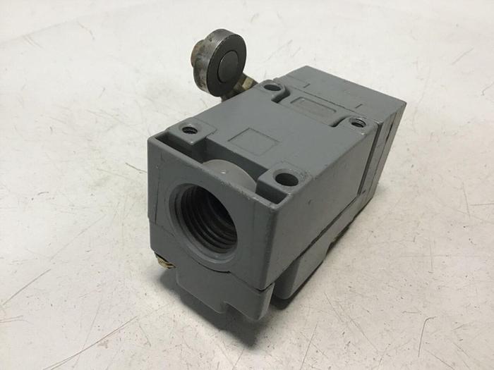 Used SQUARE D Limit Switch 9007-C52B2 #121719