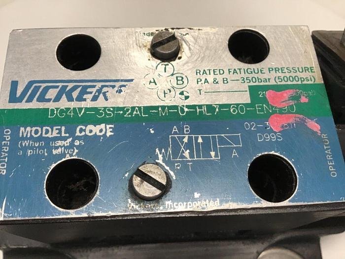Used VICKERS Directional Valve DG4V-3S-2AL-M-U-HL7-60-EN490 Used