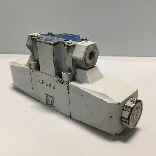 Used VICKERS Tokimec Directional Control Valve DG4V32CMP7H750 Used