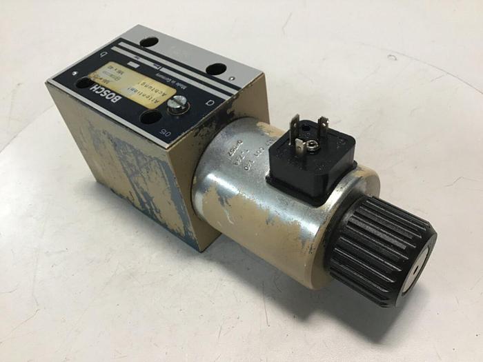Used BOSCH Hydraulic Valve 0 810 001 825 Used