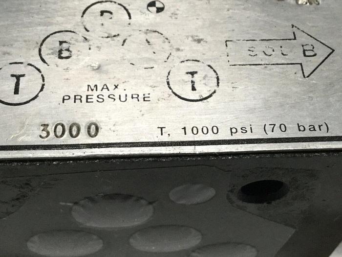 Used VICKERS Valve DG20S4 012F 50 S553 #110500