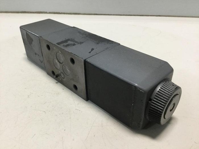 Used VICKERS Directional Valve DG4V-3-6C-M-U-HL7-60 Used