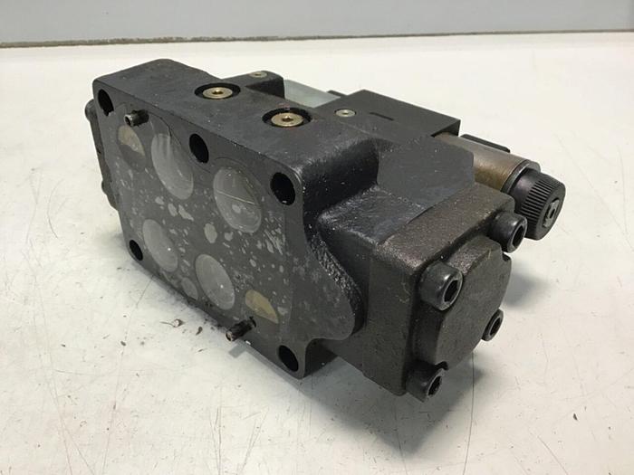 Used VICKERS Valve DG4V-3S-6C-M-U-HL7-60-EN490 Used