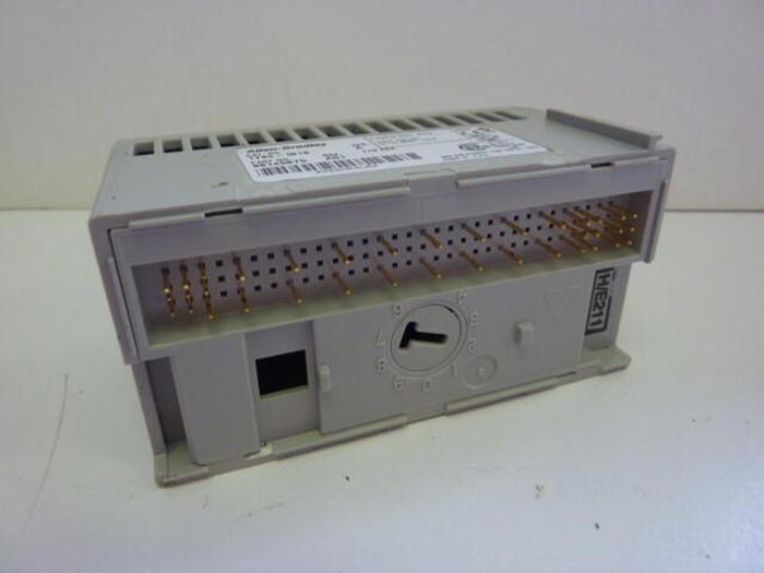 Used ALLEN BRADLEY Input Module 1794-IB16 SER A #33245