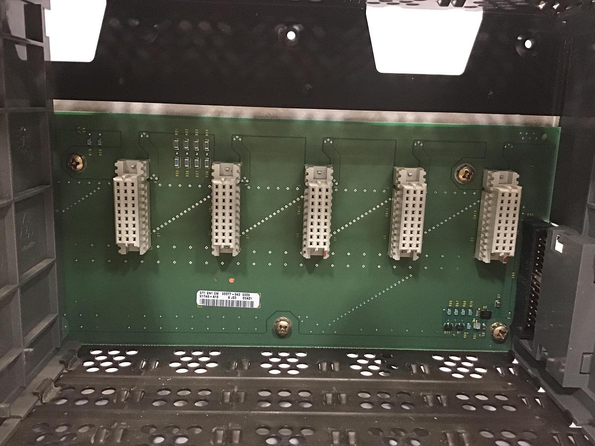 Used ALLEN BRADLEY 1746-P2 Ser C