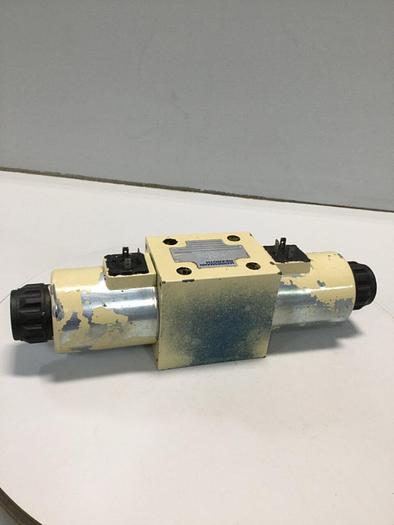 Used MANNESMANN REXROTH Hydraulic Valve 4WE10J32CG24N9K4 #114699