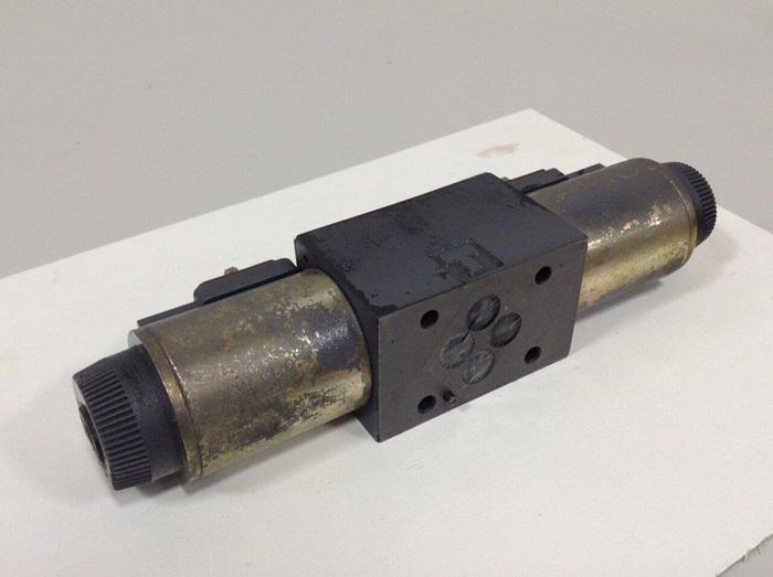 Used VICKERS Solenoid Valve DG4V-3S-6C-M-U-HL7-60-EN490 Used