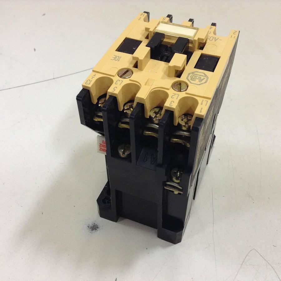 Used ALLEN BRADLEY Contactor 100-A09ND3 SER B USED