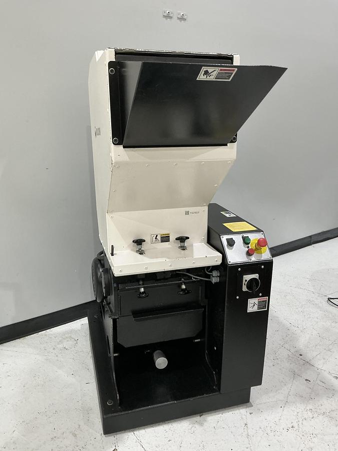 Used MILACRON Grinder / DNL / Not Cleaned yet
