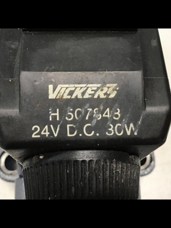 Used VICKERS Directional Valve DG4V-3-6C-M-U-HL7-60 Used