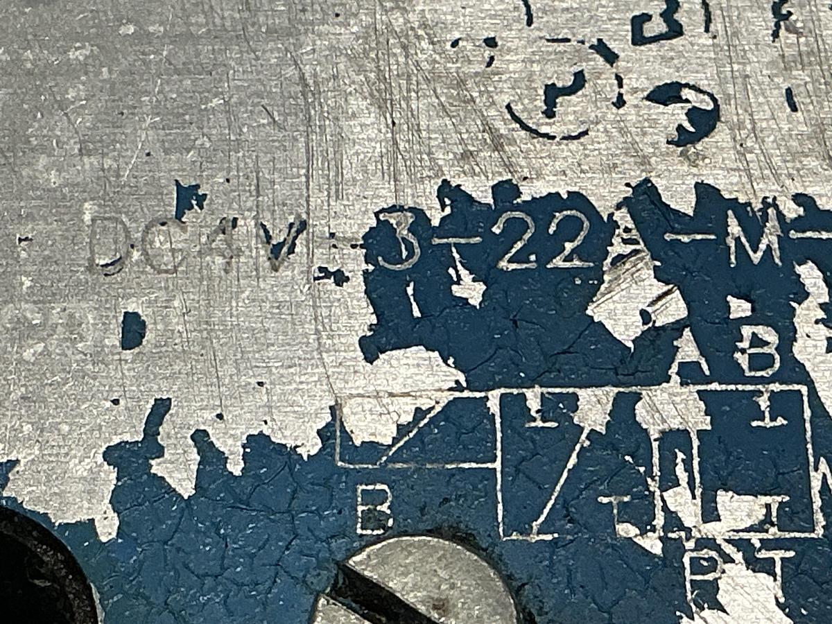 Used VICKERS DG4V-3-22-M-U-HL