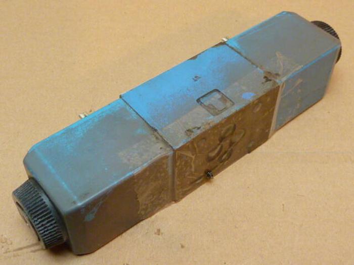 Used VICKERS Directional Valve DG4V-3-6C-M-U-HL7-60 Used