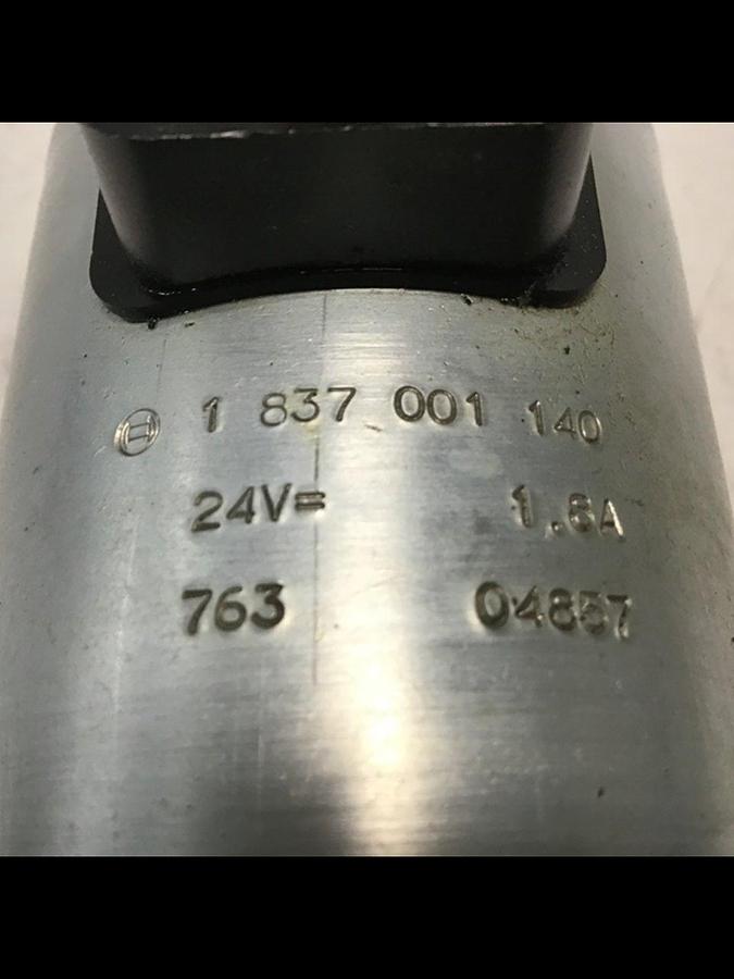 Used BOSCH Hydraulic Valve 0 810 001 825 Used