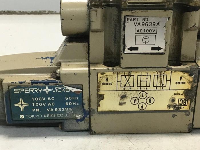 Used VICKERS Solenoid Valve DG4V30CPLT10JAS310 #136568
