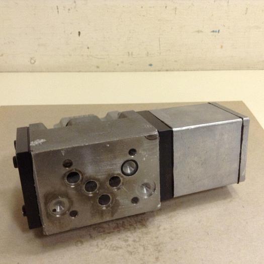 Used MOOG Servo Valve J661B173A Used