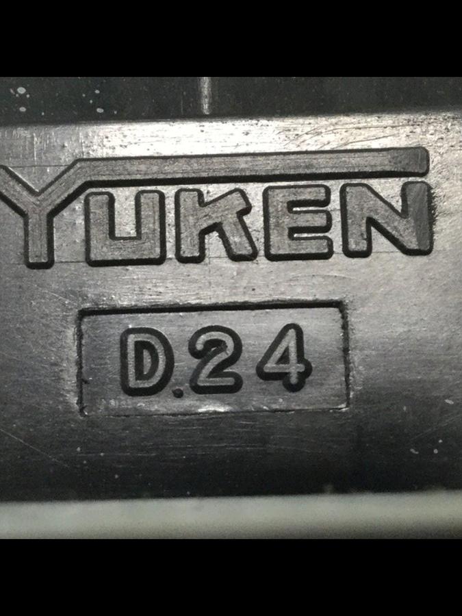 Used YUKEN Directional Valve DSG-01-3C4-D24-5072 Used