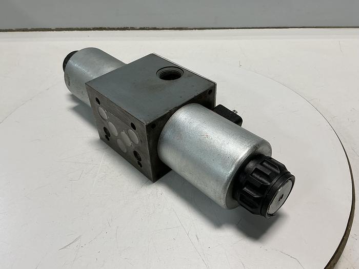 Used REXROTH 4WE 10 E67-31/CG24N9Z4/T08