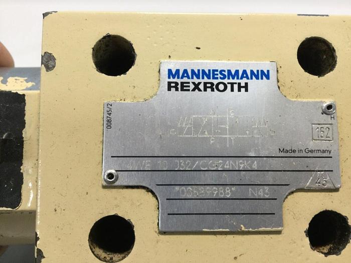 Used MANNESMANN REXROTH Hydraulic Valve 4WE10J32CG24N9K4 #114699