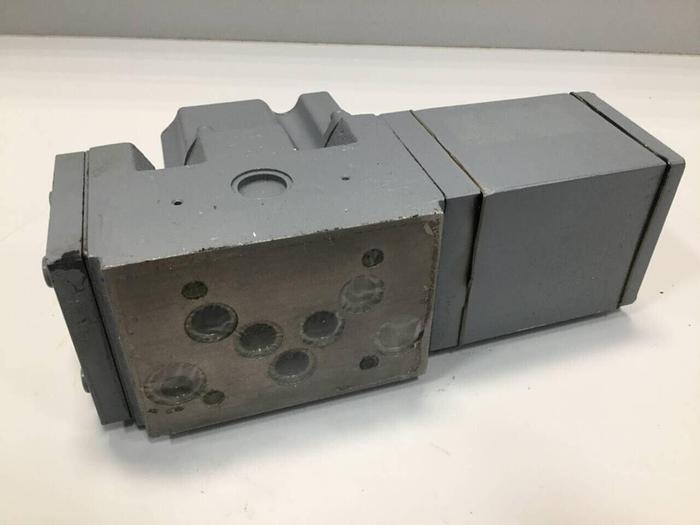 Used MOOG Servo Valve J661-335 Used