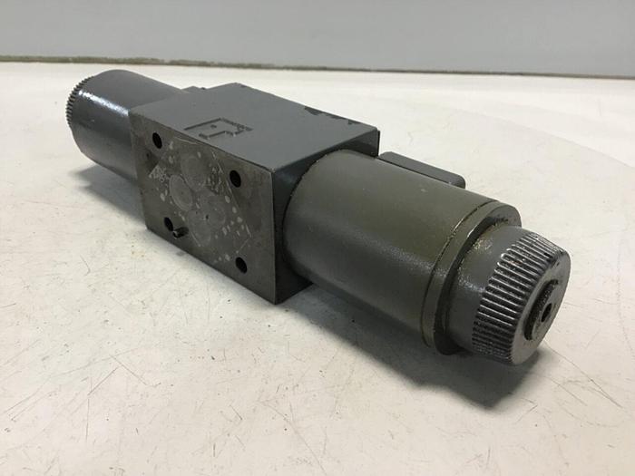 Used VICKERS Solenoid Valve DG4V-3S-6C-M-U-HL7-60-EN490 Used
