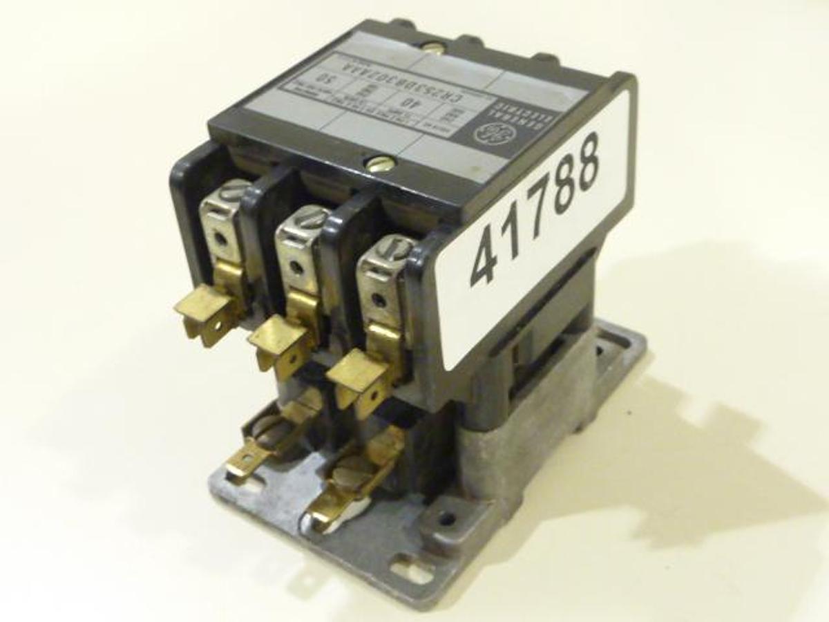 Used GENERAL ELECTRIC / GE Contactor CR253DB302AAA Used