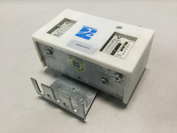 Used JL REFRIGERATION Dual Pressure Control LP830E #107016