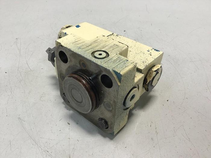 Used VICKERS Valves DG4V-3-2AL-M-U-HL7-60 Used