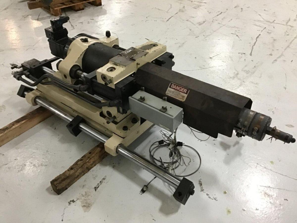 Used CINCINNATI MILACRON 5 Oz Injection Unit VT85-5 USED