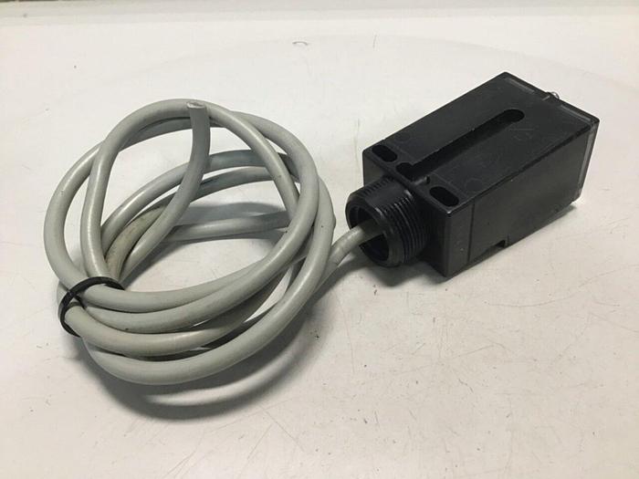 Used OMRON Photoelectric Switch E3JU-D1M4T-3 #112735