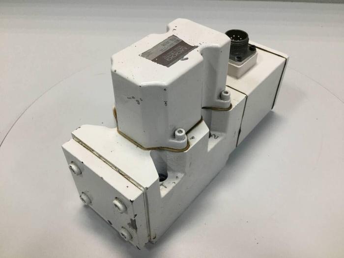 Used MOOG Servo Valve J661-172A Used