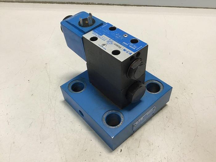 Used VICKERS Valve DG4V-3-6AL-M-U-HL7-60 #136506