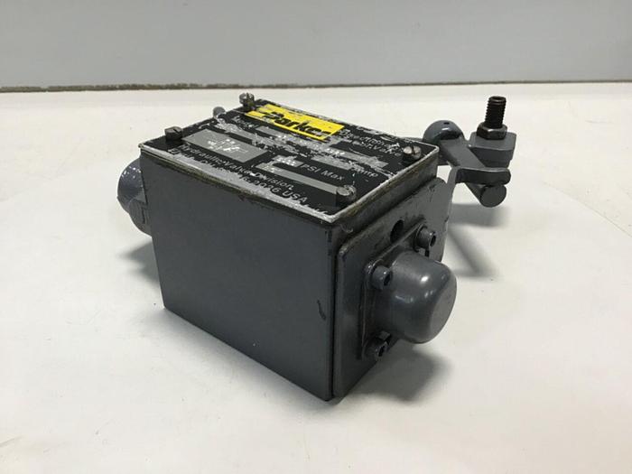 Used PARKER Directional Control Valve D3ML4BN10X4384 Used