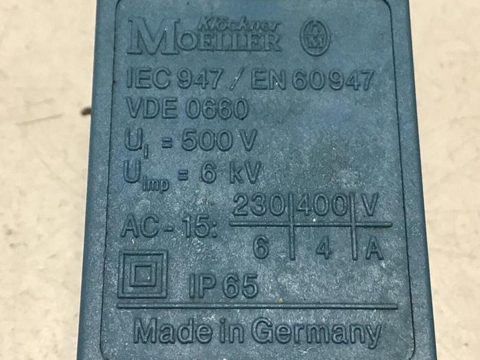 Used MOELLER Limit Switch AT0-02-1-I/R-AT0 #122078