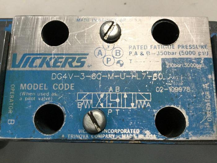 Used VICKERS Directional Valve DG4V-3-6C-M-U-HL7-60 Used
