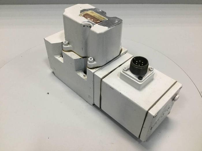 Used MOOG Servo Valve J661-172A Used