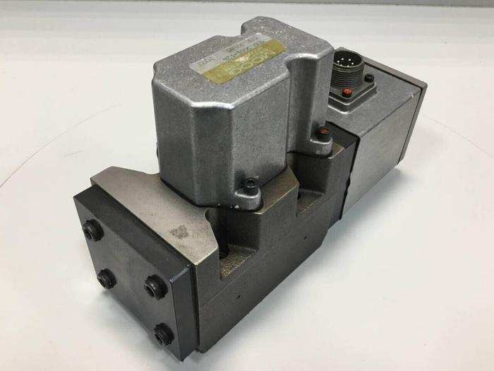 Used MOOG Valve J661-124 Used