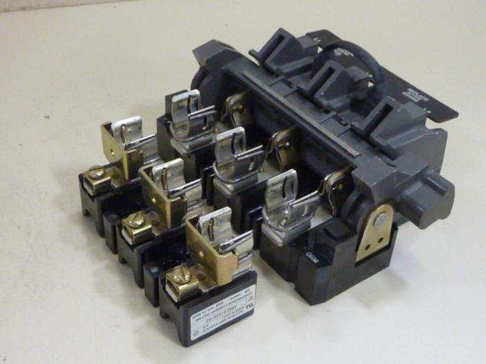 Used ALLEN BRADLEY 30 Amp Pole Disconnect Switch 40021-558-02 #65884