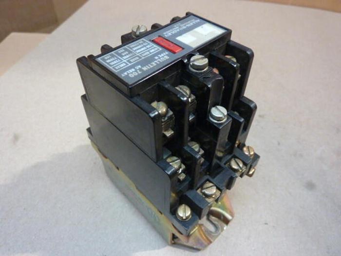 Used ALLEN BRADLEY AC Relay 700-N800A1 SER C #35941