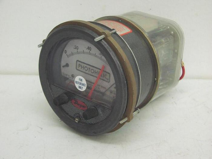 Used DWYER Photohelic Pressure Gauge 3001C #6738