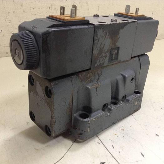 Used VICKERS Valve DG4V-3-6C-M-U-HL7-60-B13 Used