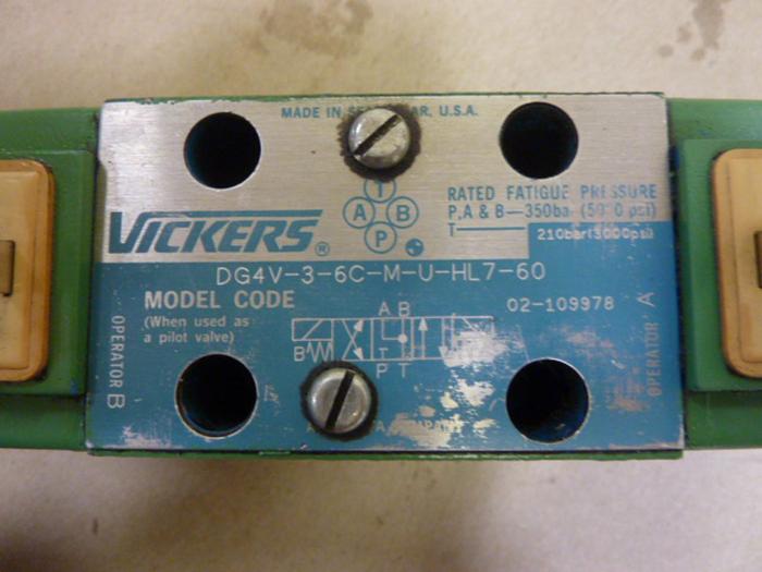 Used VICKERS Directional Valve DG4V-3-6C-M-U-HL7-60 Used