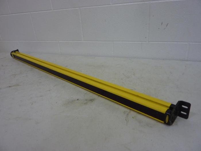 Used BANNER ENGINEERING Light Curtain Emitter SLSE30-1050Q8 Used