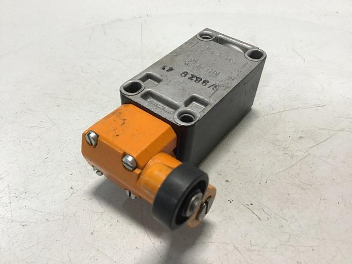 Used SIEMENS Limit Switch 3SE3 120-1G #121185