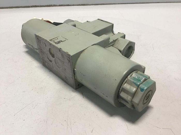 Used TOKIMEC Directional Valve DG4VC36CMPS1H7A22B1652 #137545