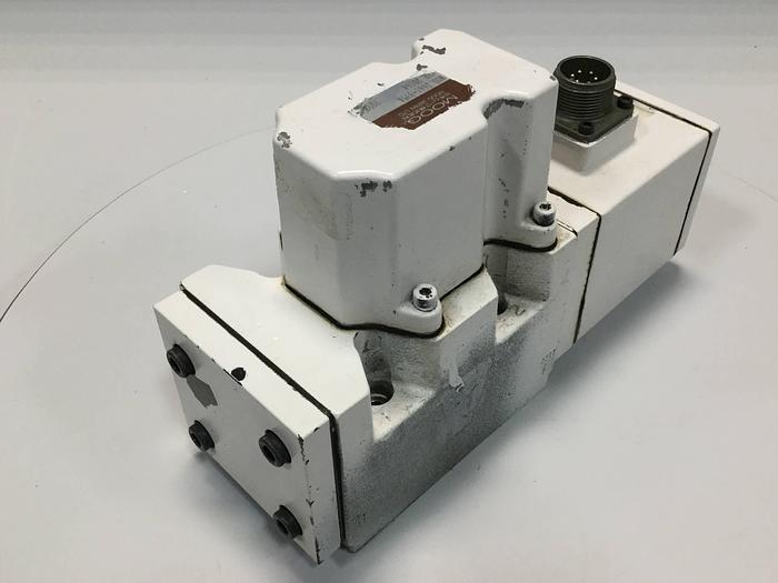 Used MOOG Servo Valve J661-335 #95836