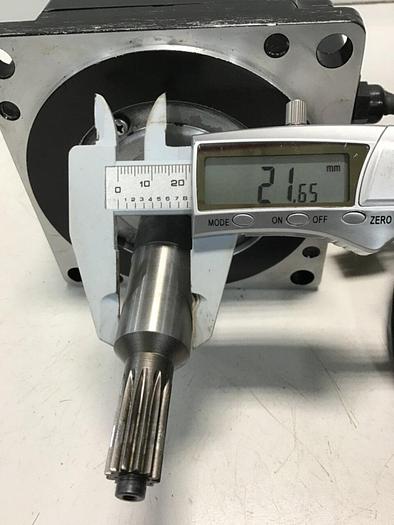 Used YASKAWA Servo Motor SGMP-08AWYR41 #131360