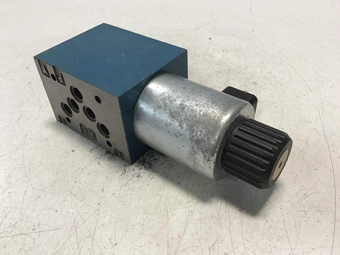 Used BOSCH Hydraulic Valve 0 810 001 830 Used