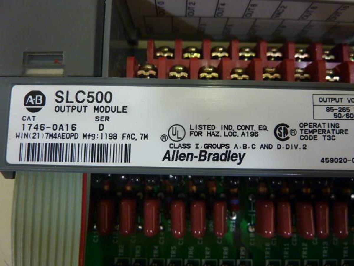 Used ALLEN BRADLEY Output Module 1746-OA16 SER D Used